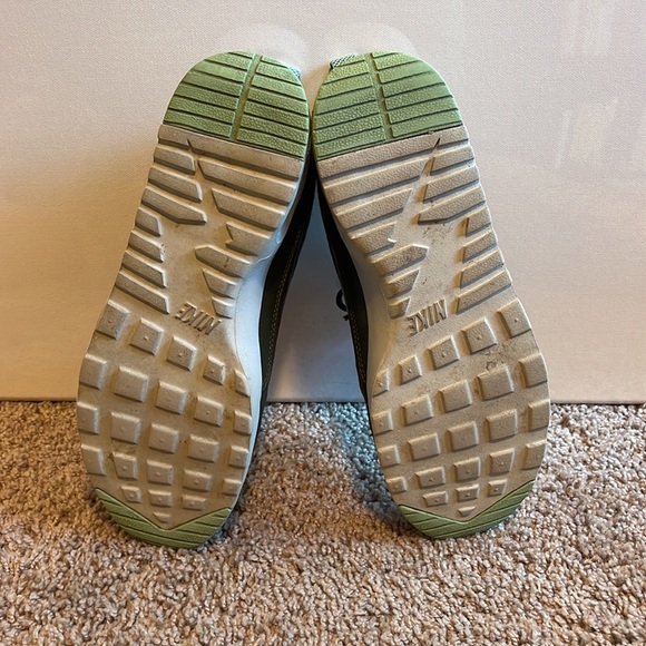 Nike Thea - Picture 4 of 5